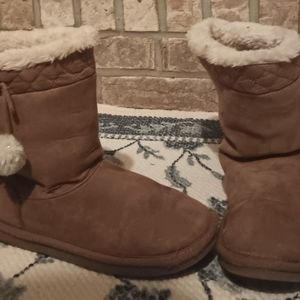 Kids size 4 boots